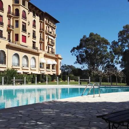 Daire Valescure Prestigious Residence, 3 Golf Courses, & Sea